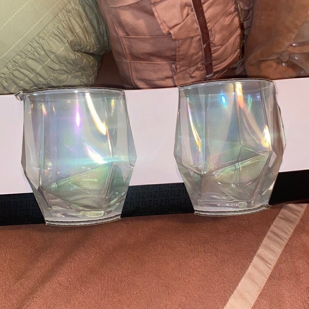 NWT! Rachel Zoe Iridescent Faceted Wine Gl…